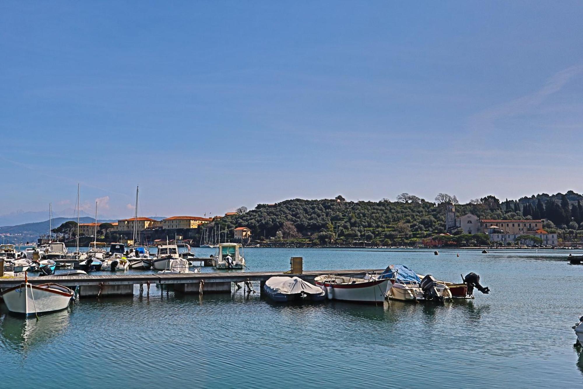 Giulio's Terraces In The Bay Porto Venere